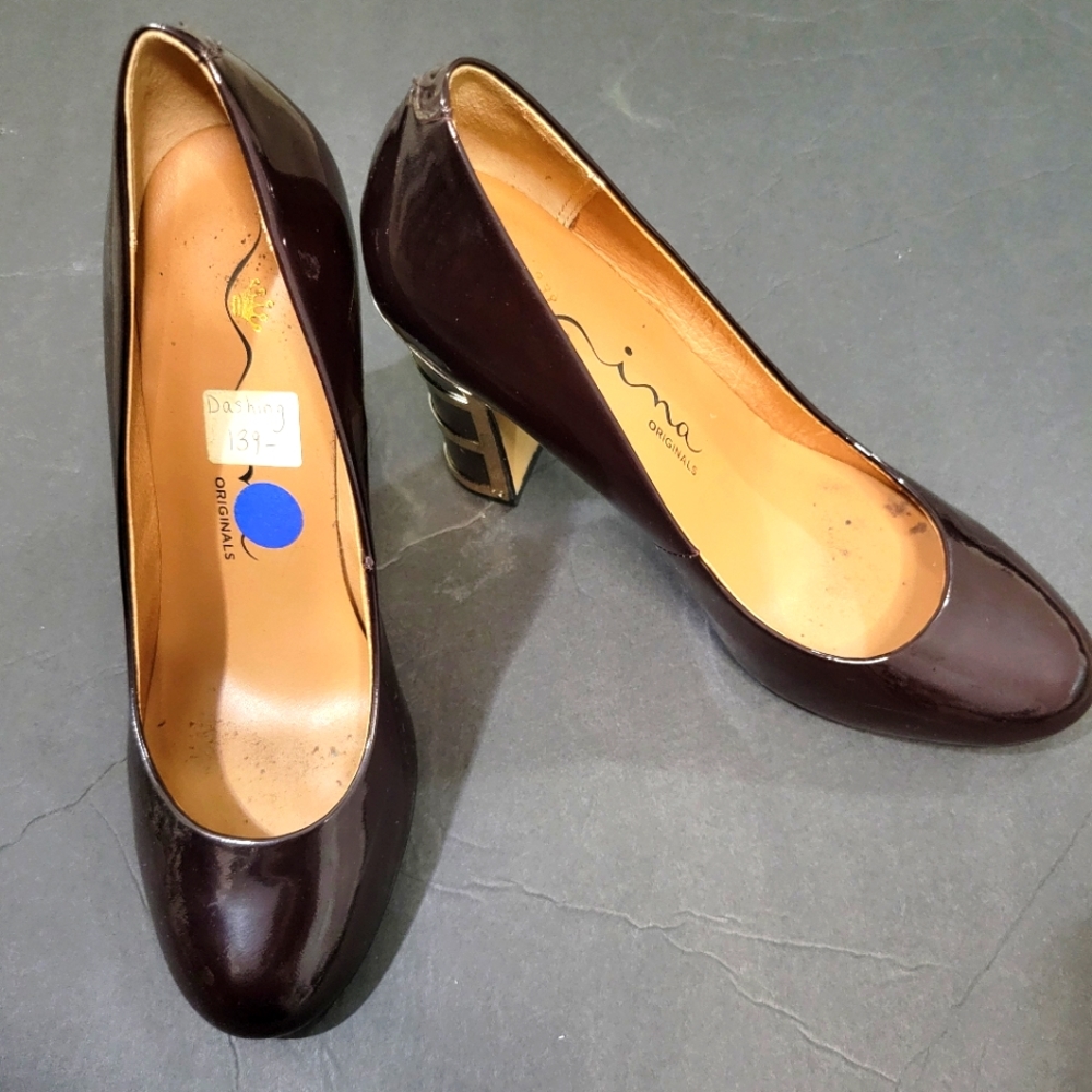 NINA size 6 burgundy 3-3.5 inch block heels